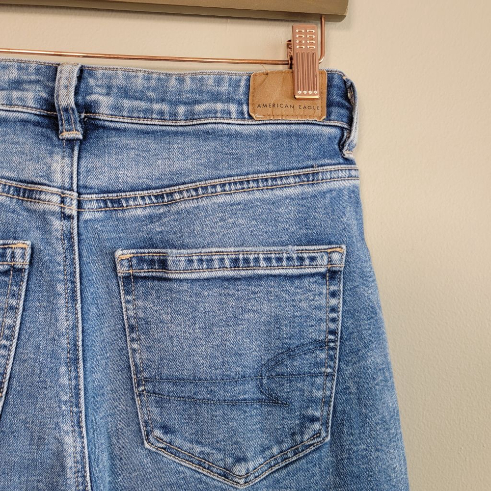 American Eagle Mom Jeans Tapered Leg Hi Rise Ripped Destroyed Medium Blue AE 2 - Picture 6 of 10